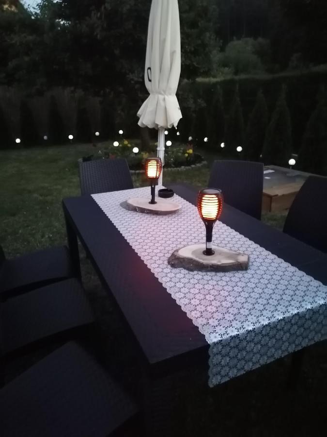 Dom Wakacyjny Gajowka Z Ogrodem Rzyki Esterno foto