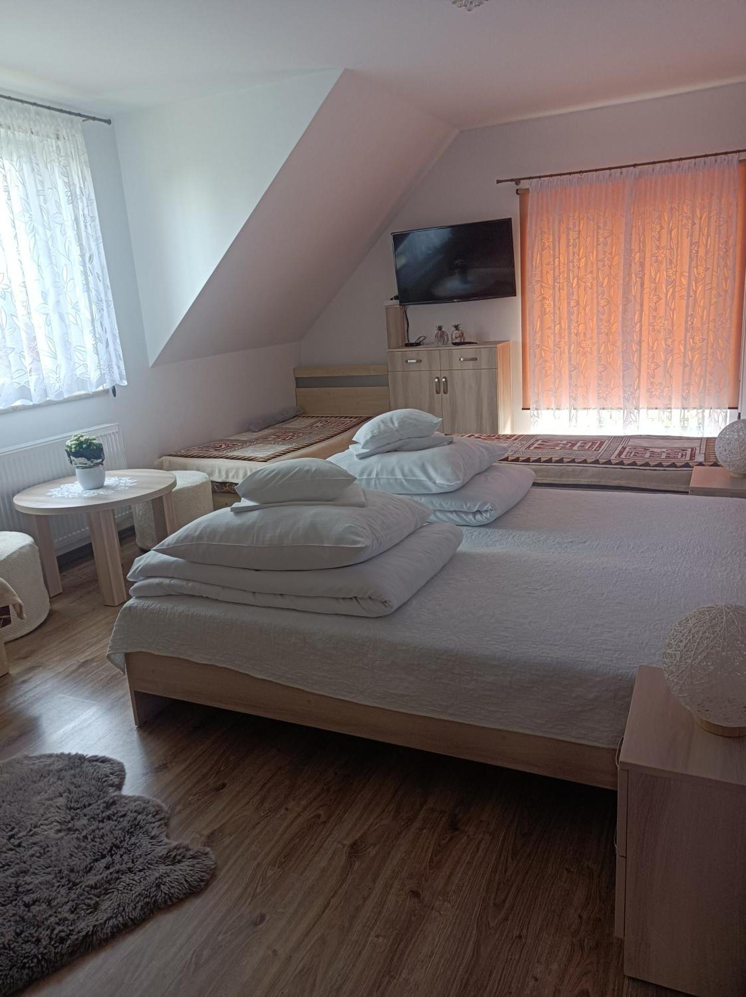 Dom Wakacyjny Gajowka Z Ogrodem Rzyki Esterno foto