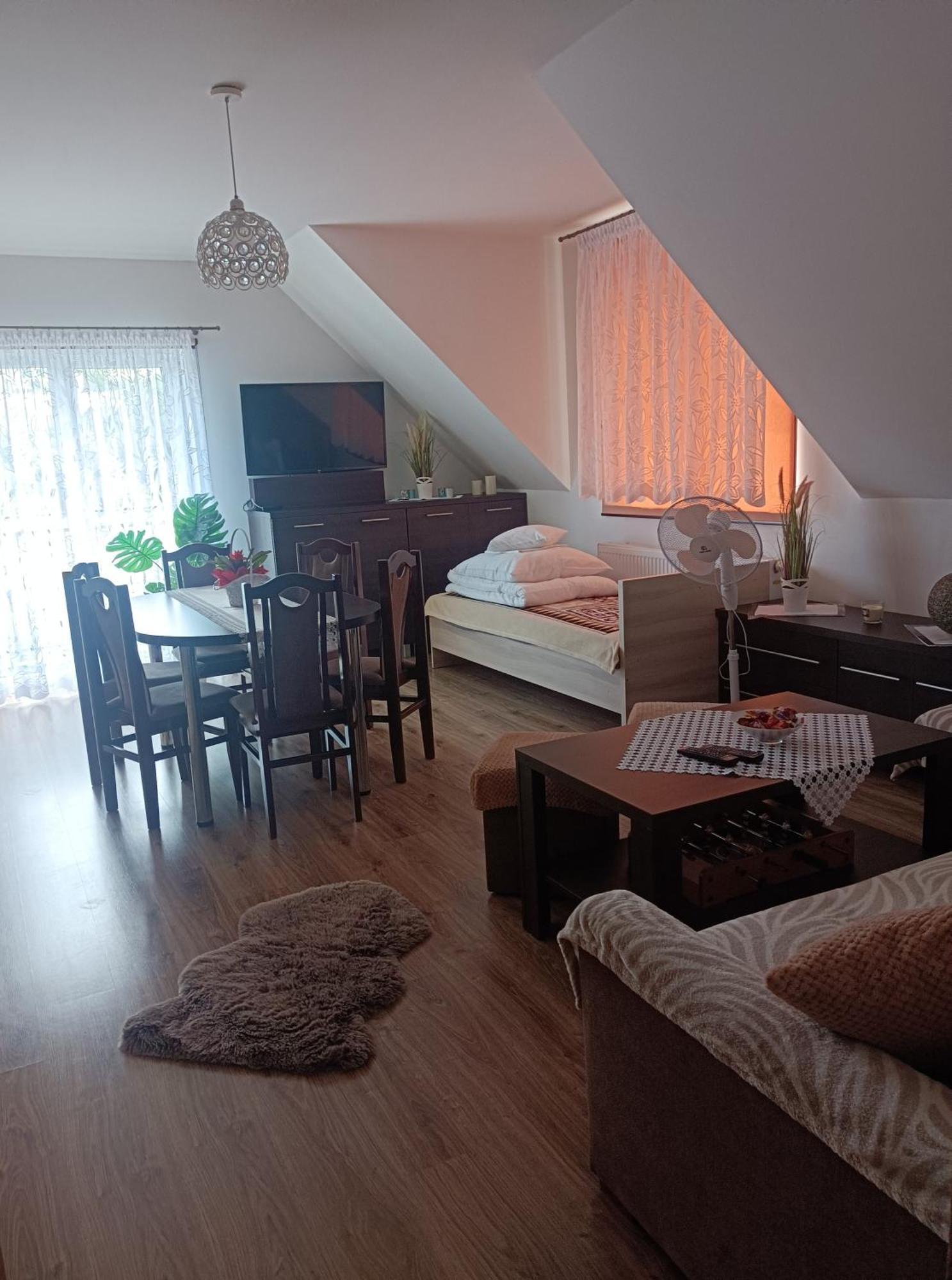 Dom Wakacyjny Gajowka Z Ogrodem Rzyki Esterno foto