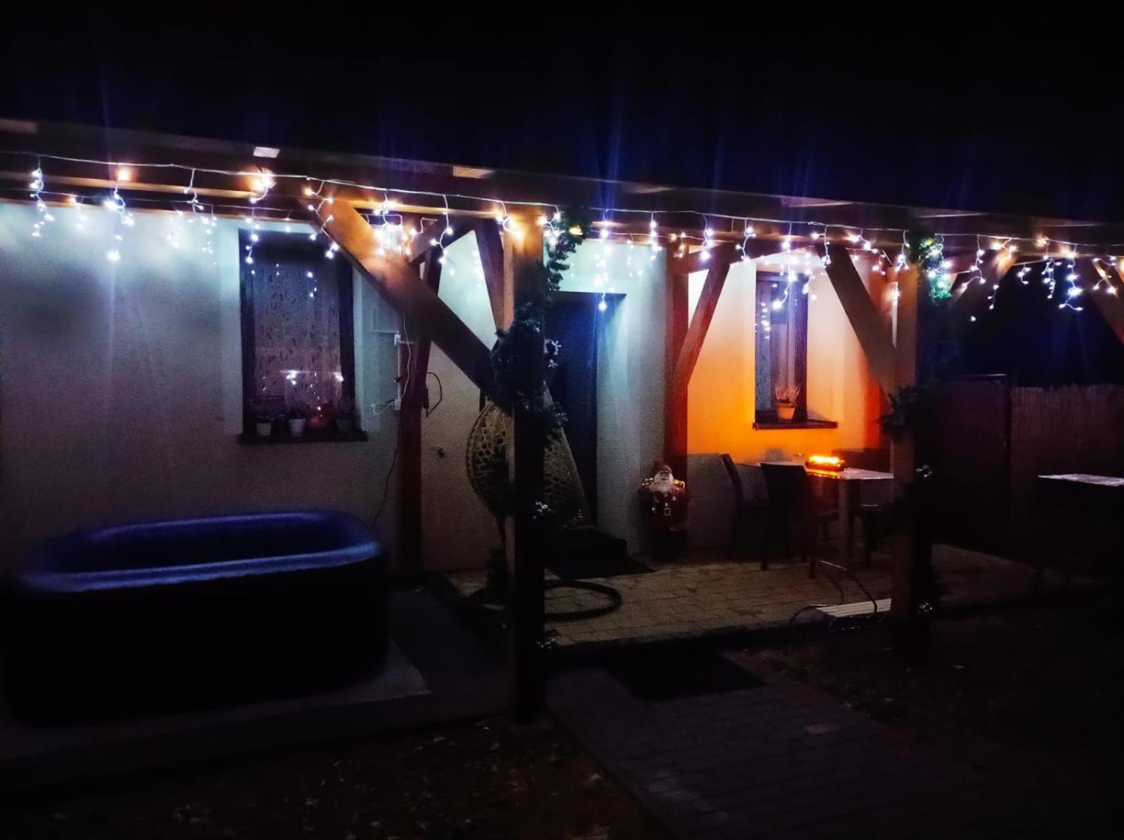 Dom Wakacyjny Gajowka Z Ogrodem Rzyki Esterno foto