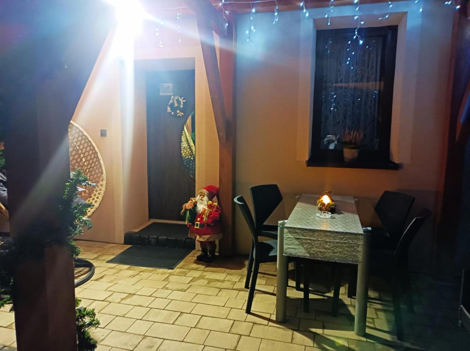 Dom Wakacyjny Gajowka Z Ogrodem Rzyki Esterno foto